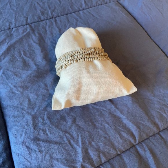 Multi Strand Cream Bead Stretch Bracelet With Chunky Wood Clasp EUC - Picture 3 of 5